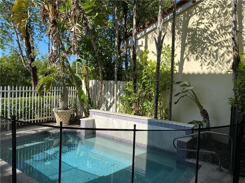 1940 Sweetbay Way, Hollywood, FL 33019 Photo