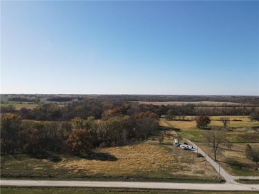 412 NW 701 Road, Centerview, MO 64019