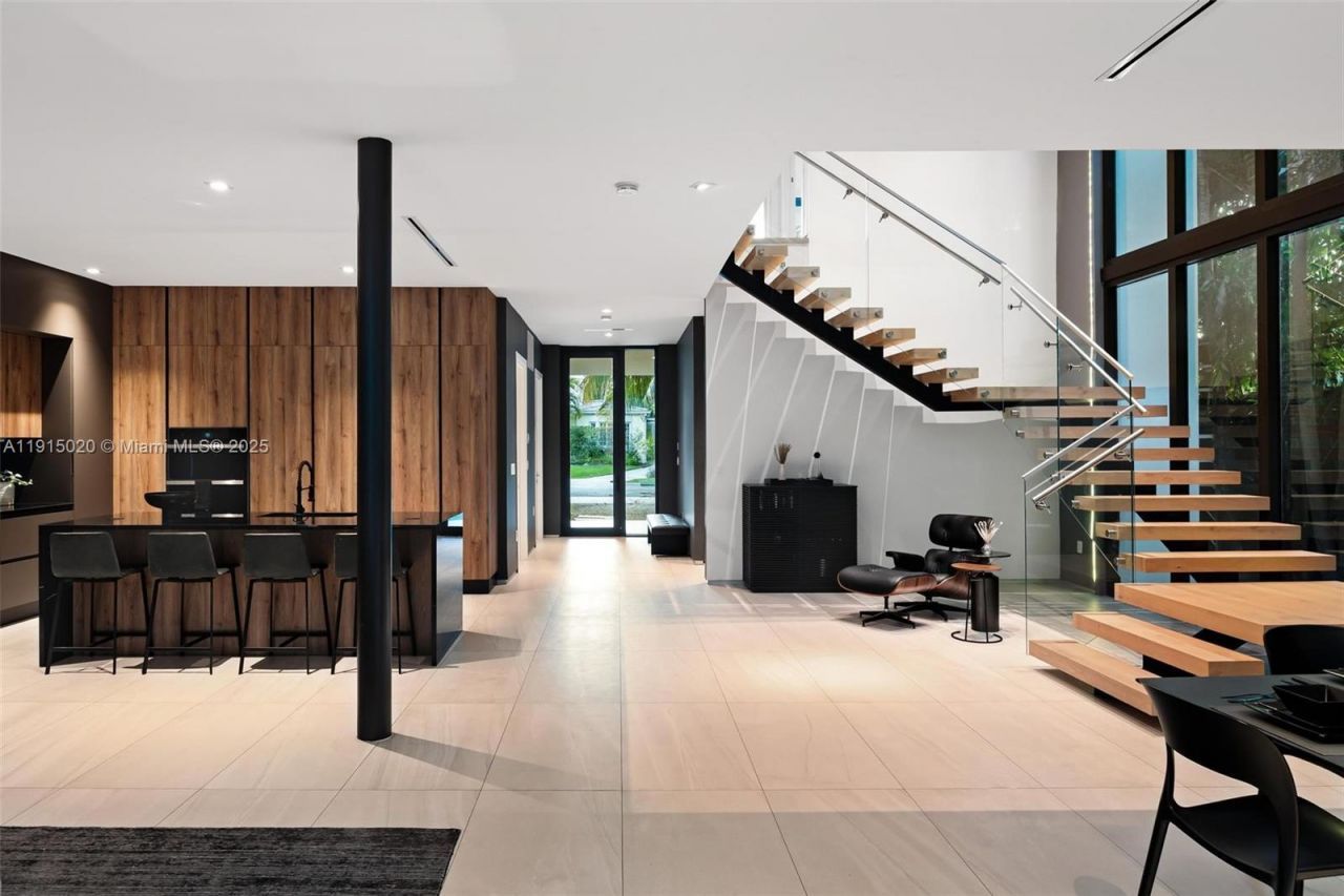 77 SW 18th Terrace, Unit N/A, Miami, FL 33129 Photo