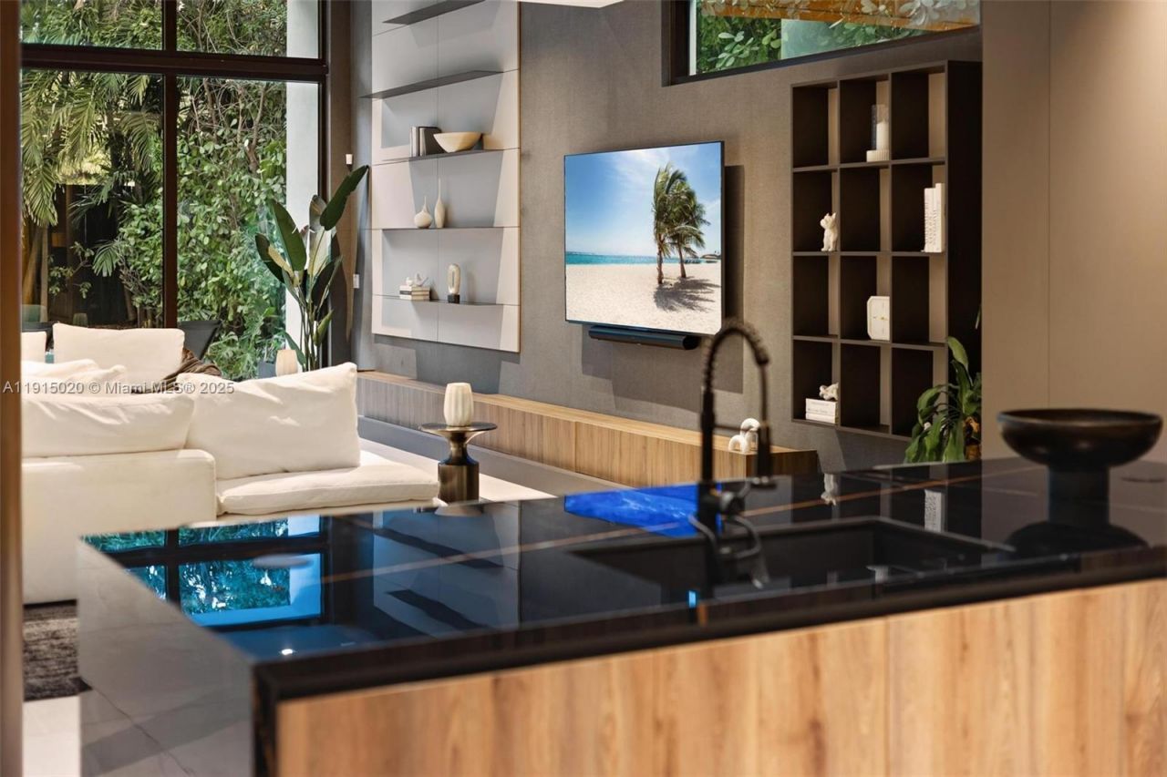 77 SW 18th Terrace, Unit N/A, Miami, FL 33129 Photo