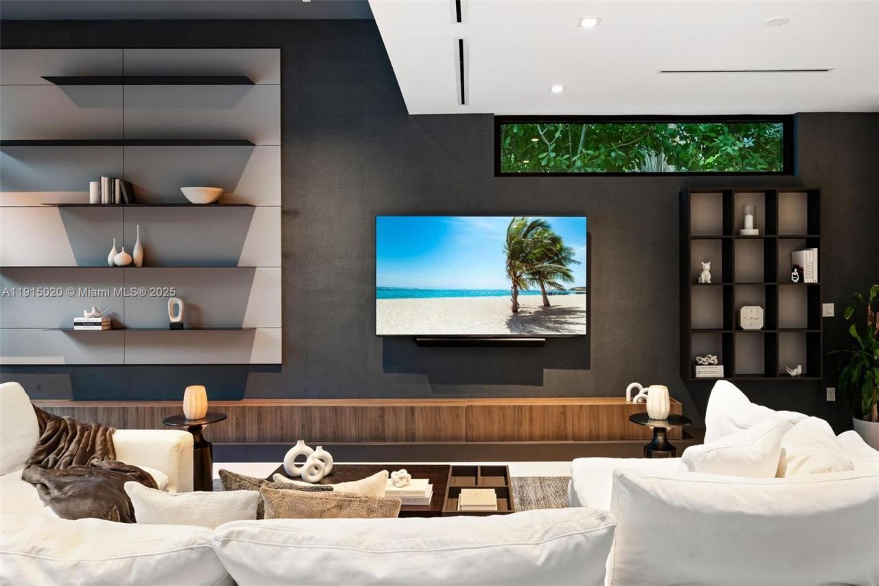 77 SW 18th Terrace, Unit N/A, Miami, FL 33129 Photo