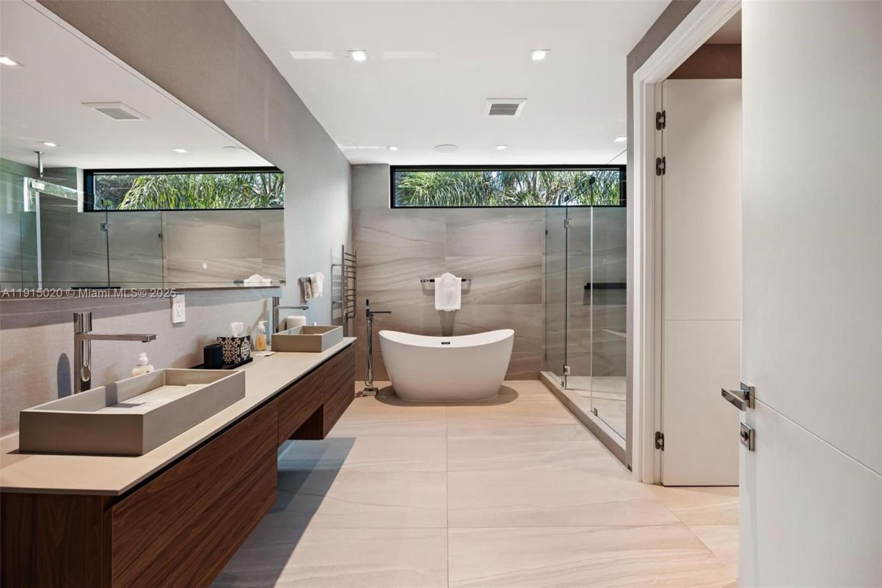 77 SW 18th Terrace, Unit N/A, Miami, FL 33129 Photo