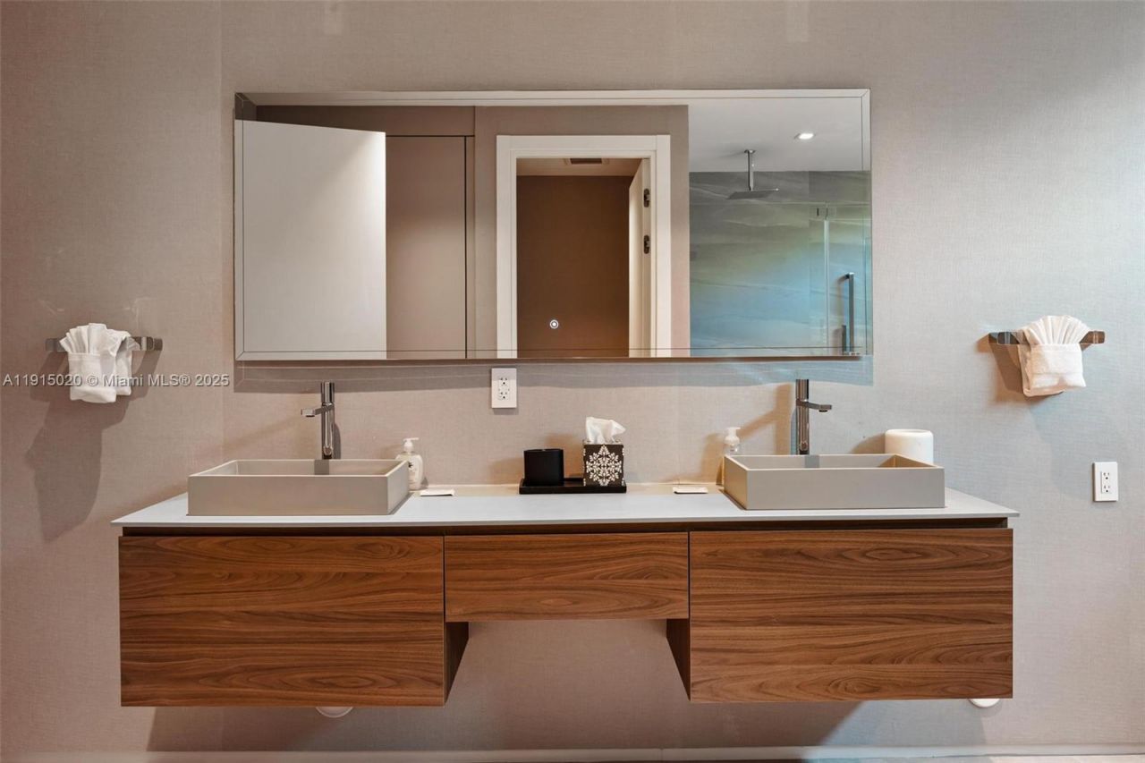 77 SW 18th Terrace, Unit N/A, Miami, FL 33129 Photo