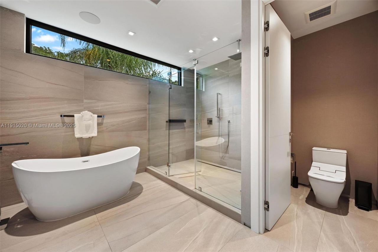 77 SW 18th Terrace, Unit N/A, Miami, FL 33129 Photo