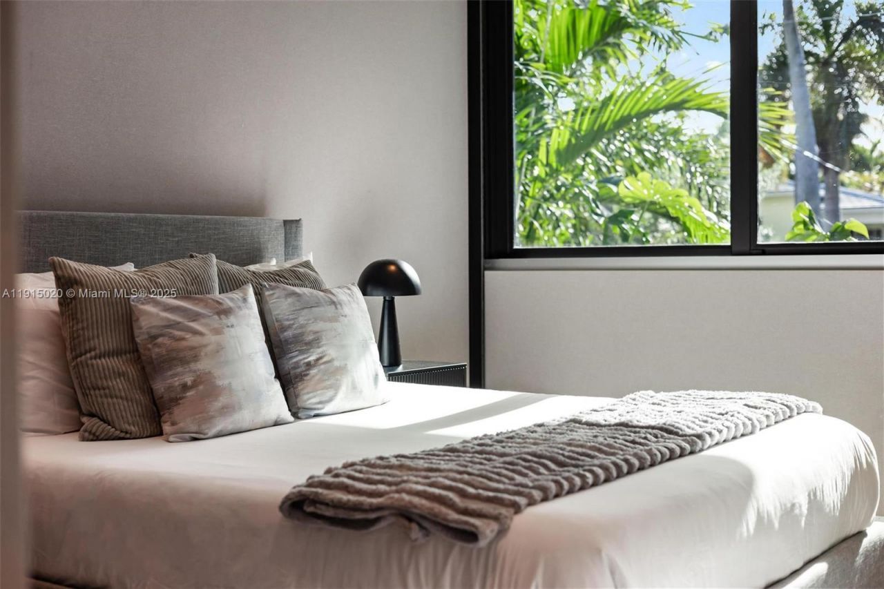 77 SW 18th Terrace, Unit N/A, Miami, FL 33129 Photo