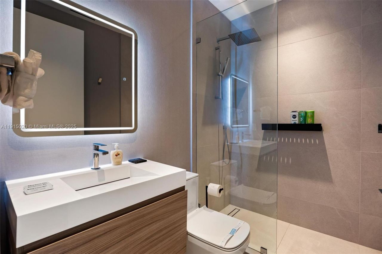 77 SW 18th Terrace, Unit N/A, Miami, FL 33129 Photo