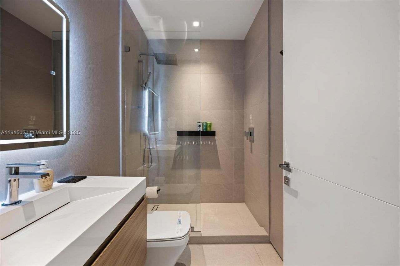 77 SW 18th Terrace, Unit N/A, Miami, FL 33129 Photo