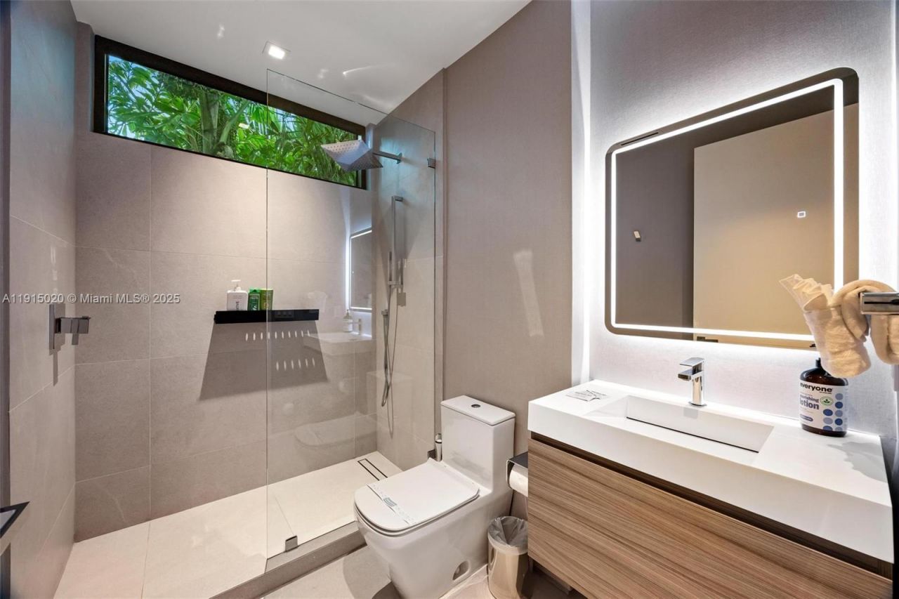 77 SW 18th Terrace, Unit N/A, Miami, FL 33129 Photo