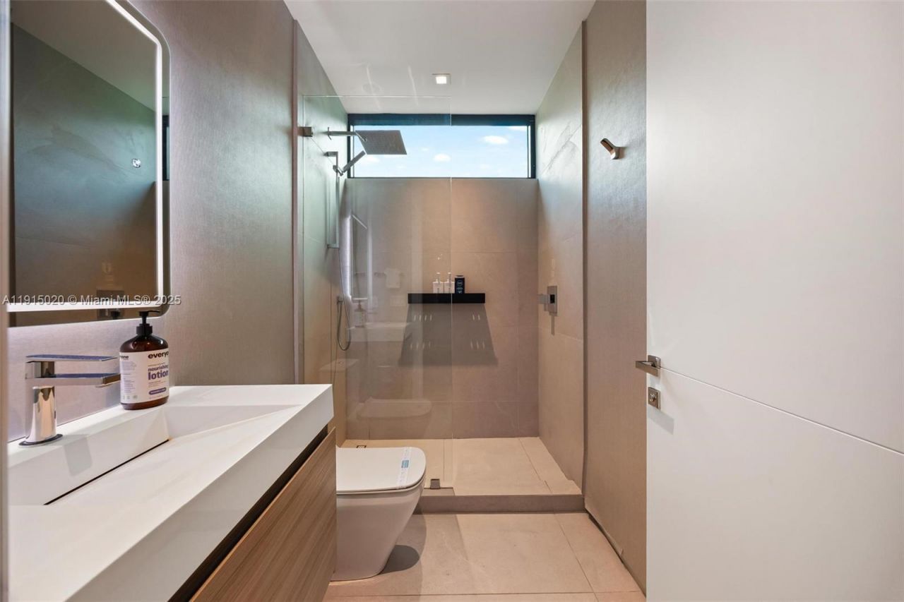 77 SW 18th Terrace, Unit N/A, Miami, FL 33129 Photo