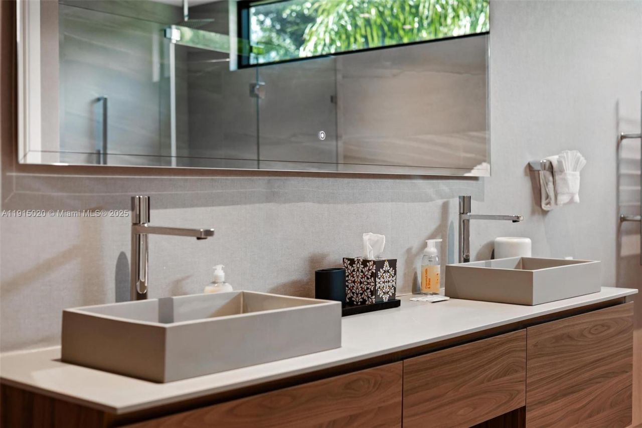 77 SW 18th Terrace, Unit N/A, Miami, FL 33129 Photo