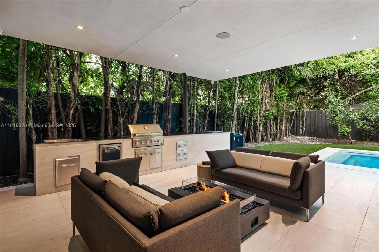 77 SW 18th Terrace, Unit N/A, Miami, FL 33129 Photo