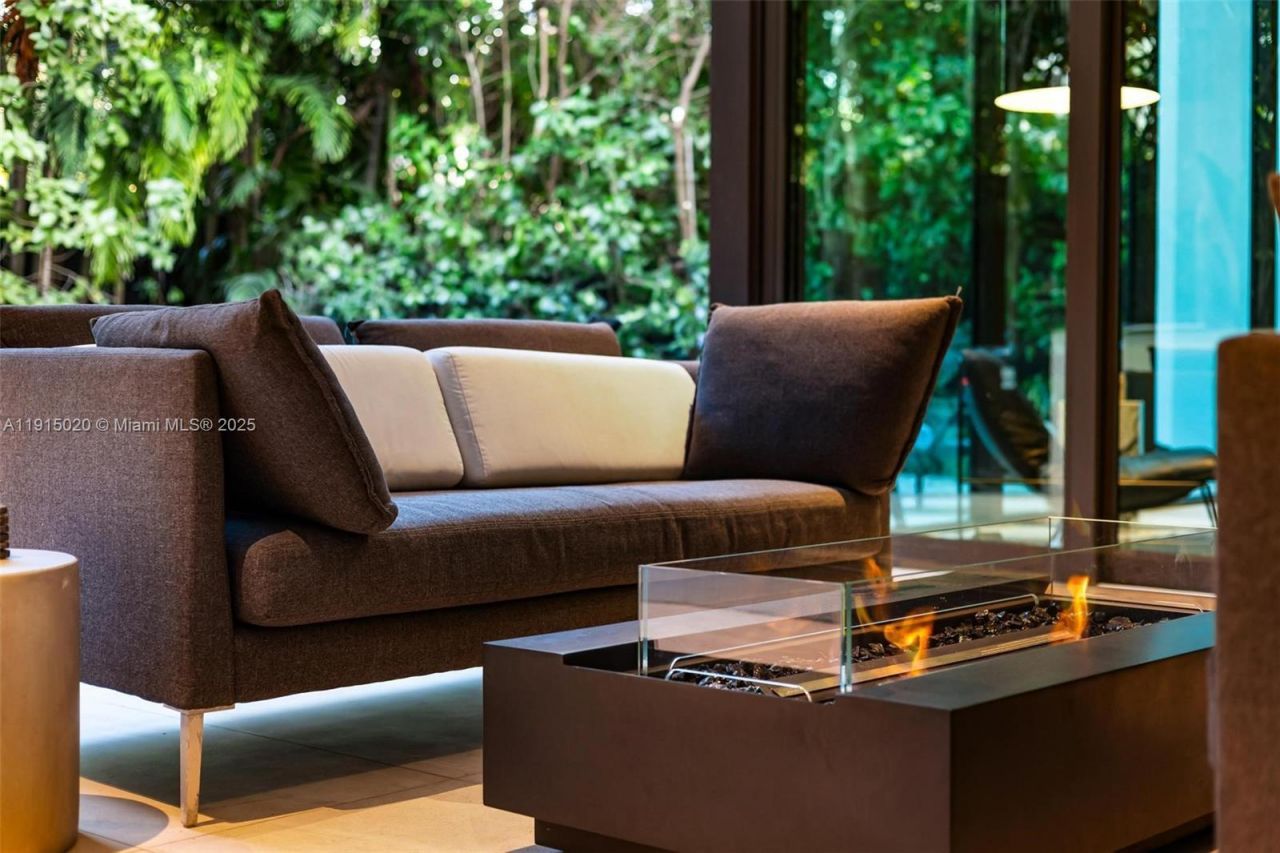 77 SW 18th Terrace, Unit N/A, Miami, FL 33129 Photo