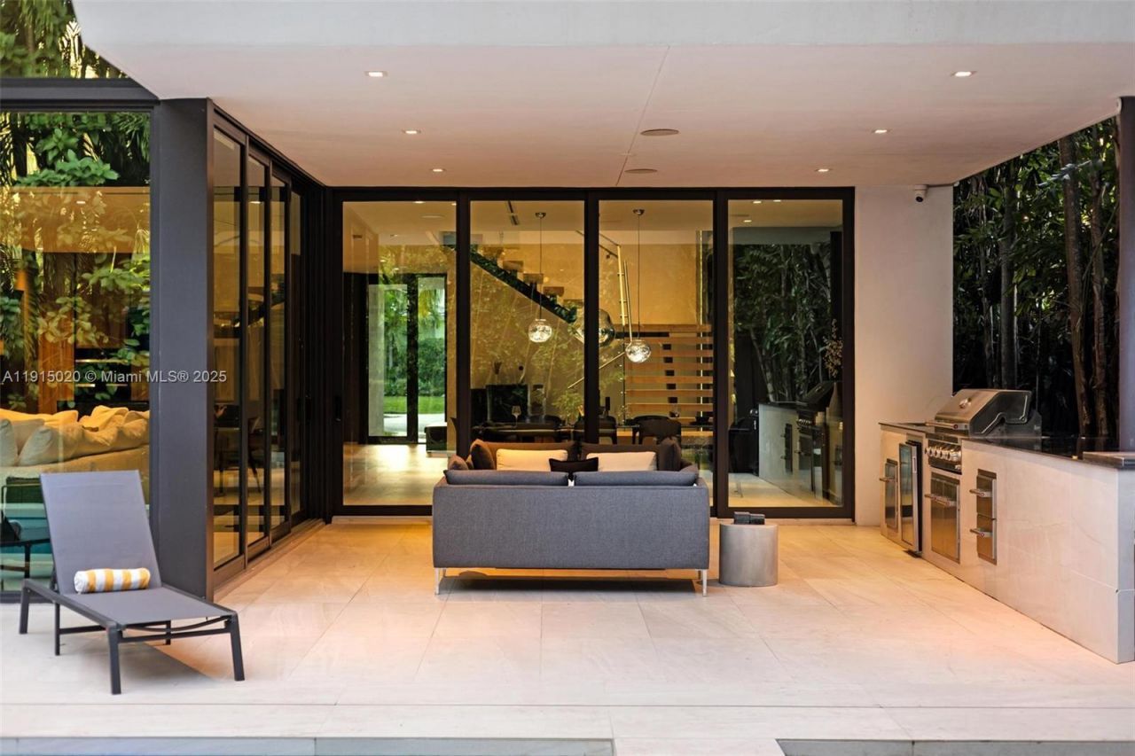 77 SW 18th Terrace, Unit N/A, Miami, FL 33129 Photo