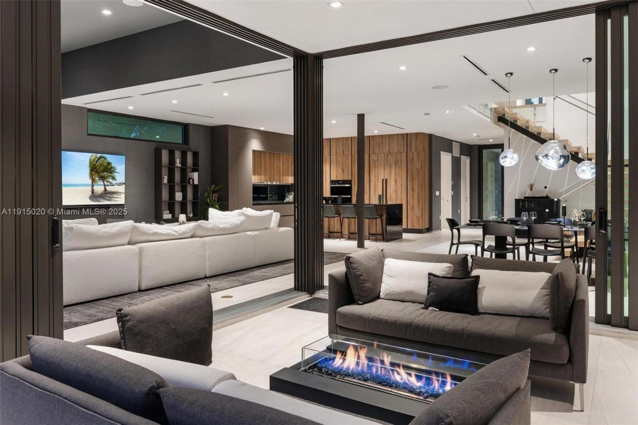 77 SW 18th Terrace, Unit N/A, Miami, FL 33129 Photo