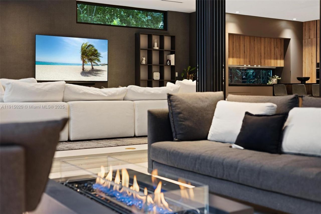 77 SW 18th Terrace, Unit N/A, Miami, FL 33129 Photo