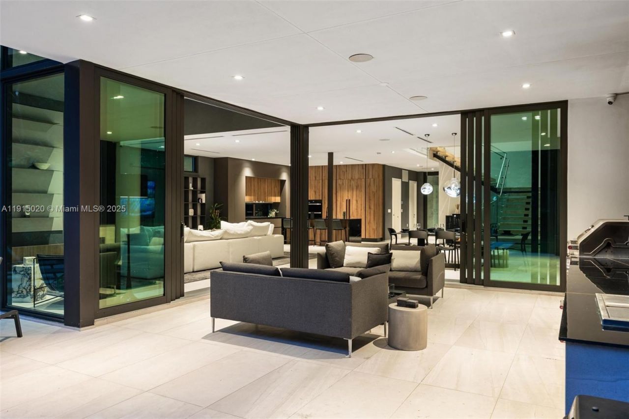 77 SW 18th Terrace, Unit N/A, Miami, FL 33129 Photo