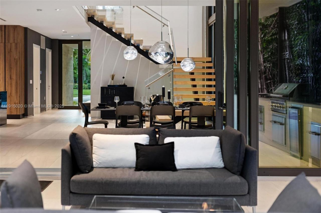 77 SW 18th Terrace, Unit N/A, Miami, FL 33129 Photo