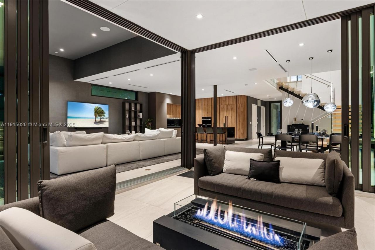 77 SW 18th Terrace, Unit N/A, Miami, FL 33129 Photo