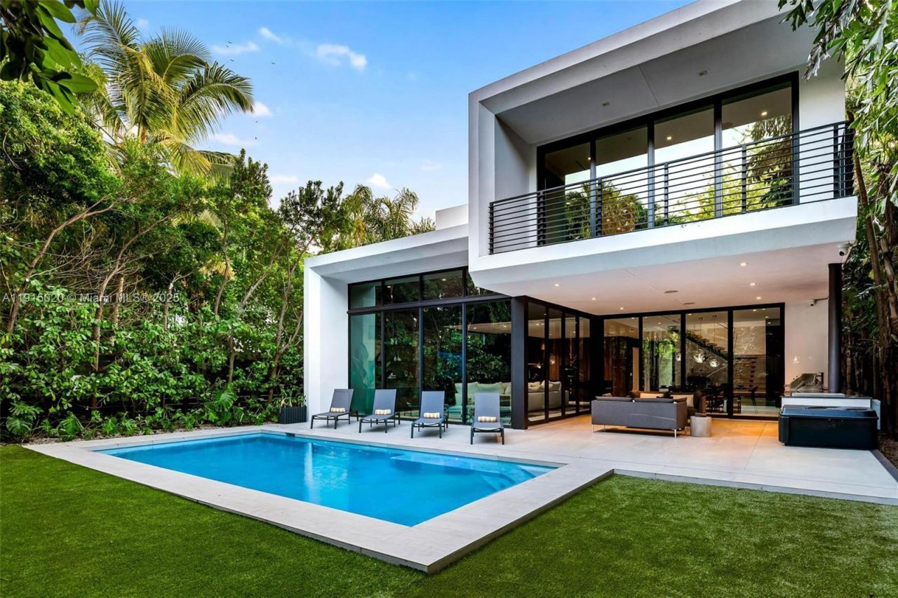 77 SW 18th Terrace, Unit N/A, Miami, FL 33129 Photo