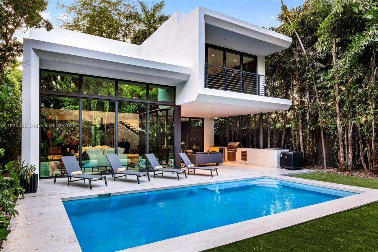 77 SW 18th Terrace, Unit N/A, Miami, FL 33129 Photo