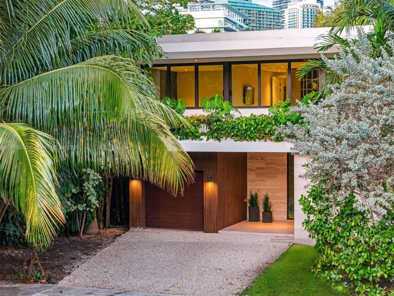 77 SW 18th Terrace, Unit N/A, Miami, FL 33129 Photo