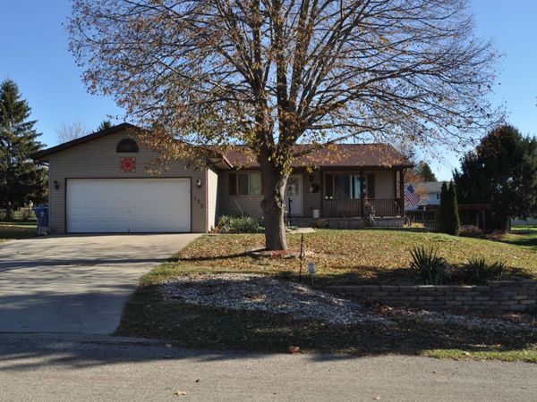 135 Field Crest Lane, Cedarville, IL 61013