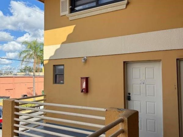 Unit 201, Hialeah Gardens, FL 33016