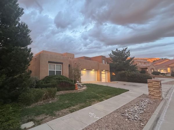 9101 Santa Lucia Avenue NE, Albuquerque, NM 87122