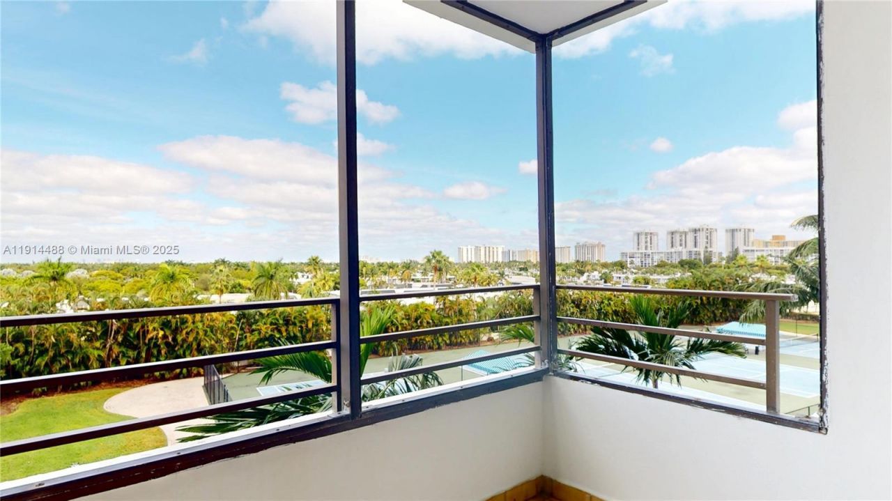 600 Three Islands Blvd, Unit 402, Hallandale Beach, FL 33009 Photo