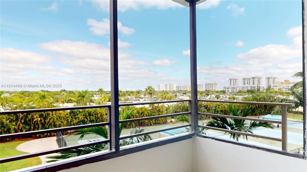 600 Three Islands Blvd, Unit 402, Hallandale Beach, FL 33009 Photo