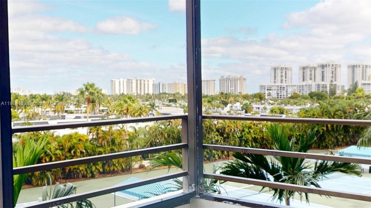 600 Three Islands Blvd, Unit 402, Hallandale Beach, FL 33009 Photo
