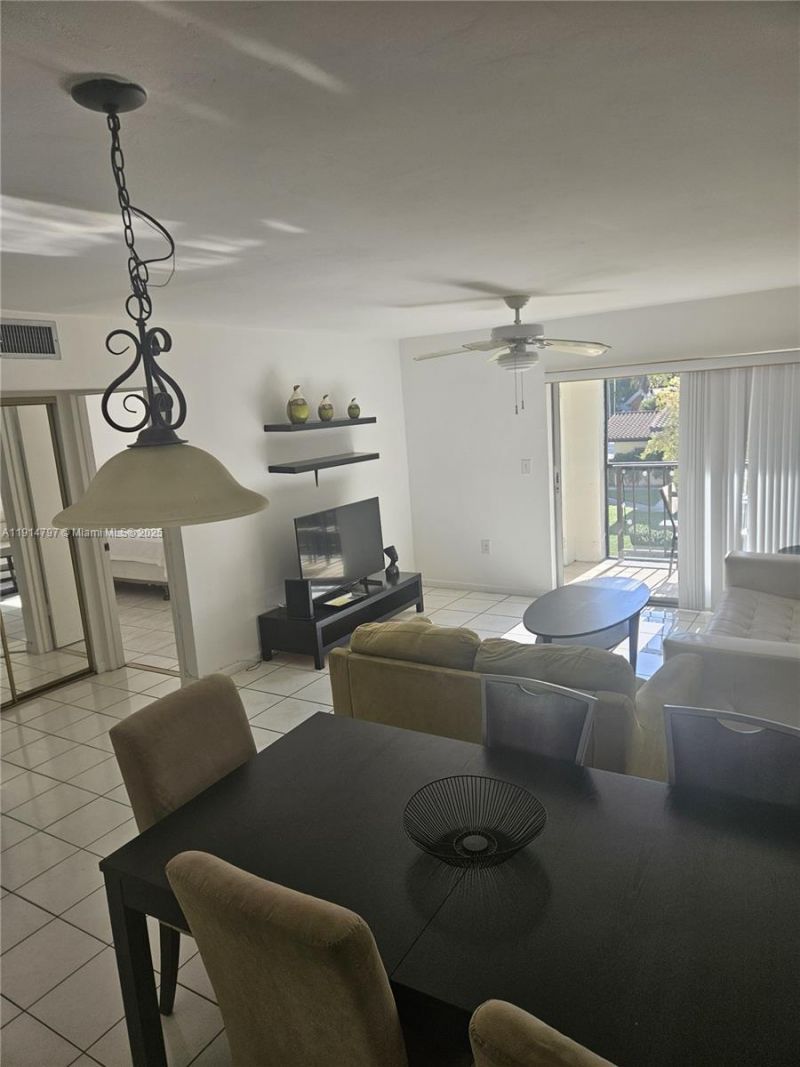 201 178th Dr, Unit 302, Sunny Isles Beach, FL 33160 Photo
