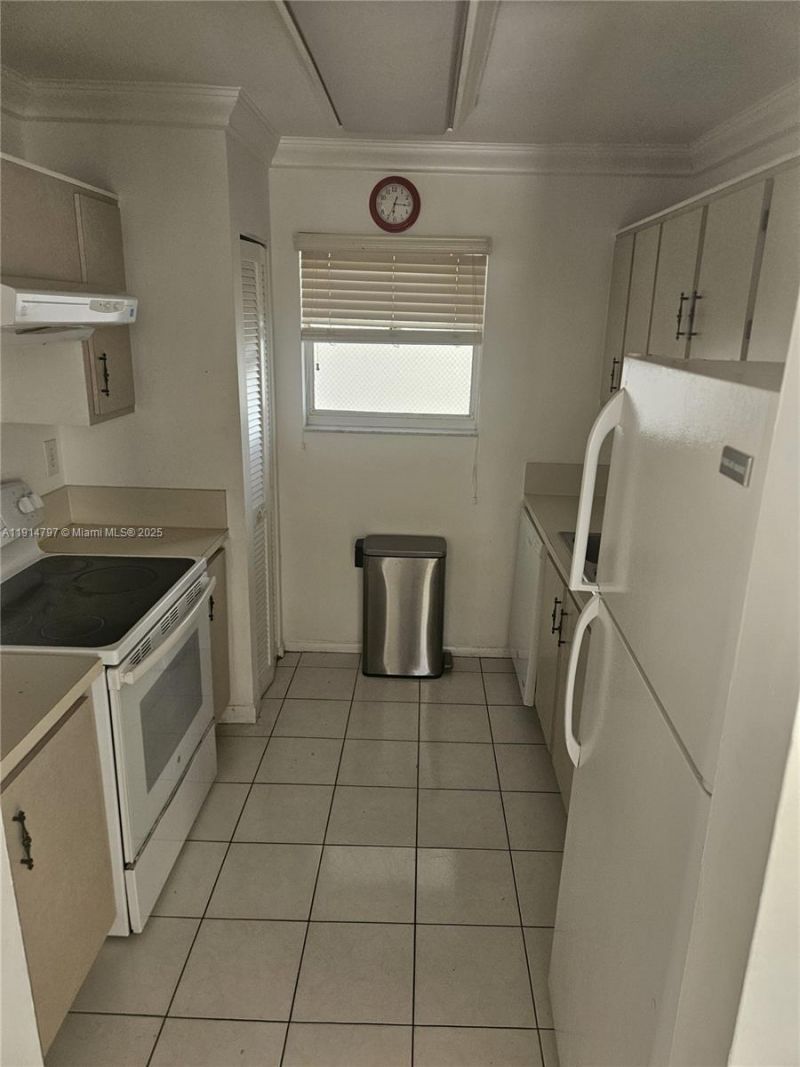 201 178th Dr, Unit 302, Sunny Isles Beach, FL 33160 Photo