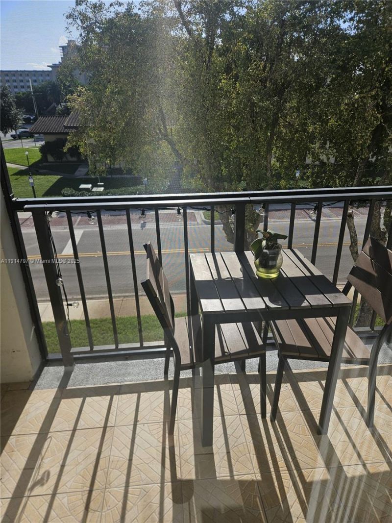 201 178th Dr, Unit 302, Sunny Isles Beach, FL 33160 Photo