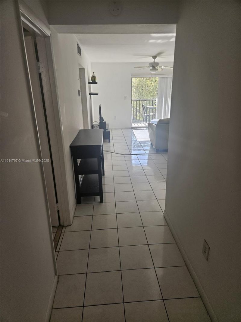 201 178th Dr, Unit 302, Sunny Isles Beach, FL 33160 Photo