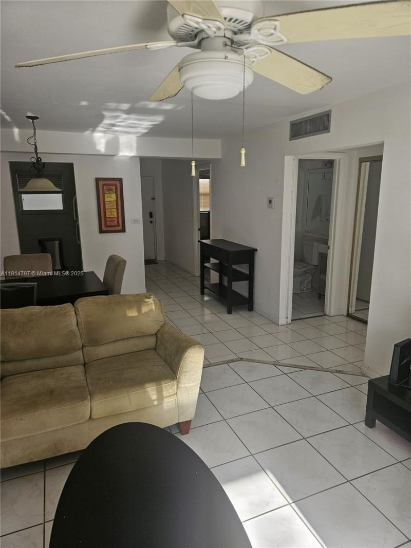 201 178th Dr, Unit 302, Sunny Isles Beach, FL 33160 Photo