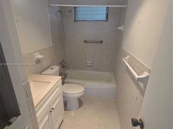 2910 Point East Dr, Unit M312, Aventura, FL 33160