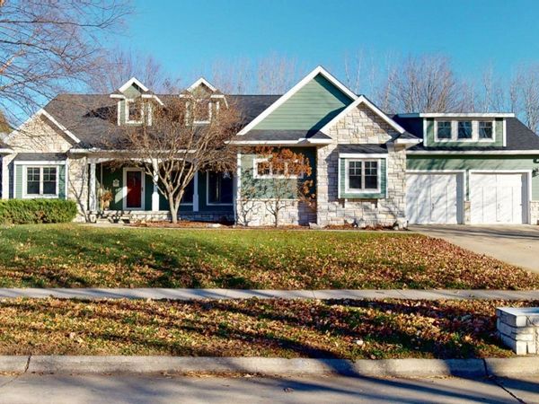 10 Deer Creek Court, Mason City, IA 50401