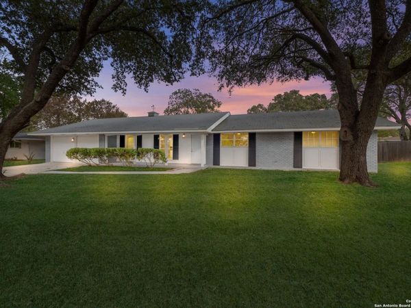 413 Cloudmont Dr, Windcrest, TX 78239