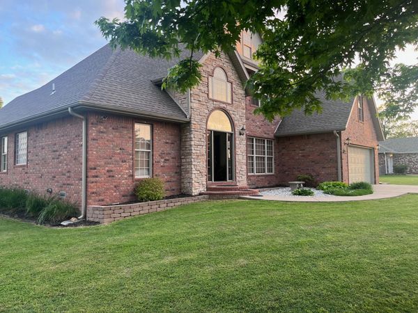 1910 W Meadow Lark Lane, Aurora, MO 65605
