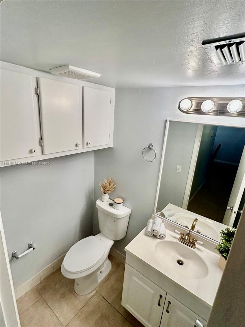 2213 NE 1st Ct, Unit 203, Boynton Beach, FL 33435 Photo