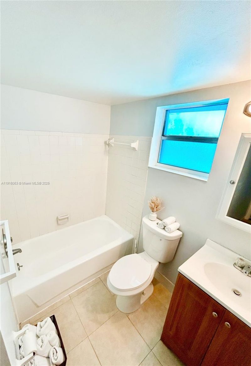 2213 NE 1st Ct, Unit 203, Boynton Beach, FL 33435 Photo