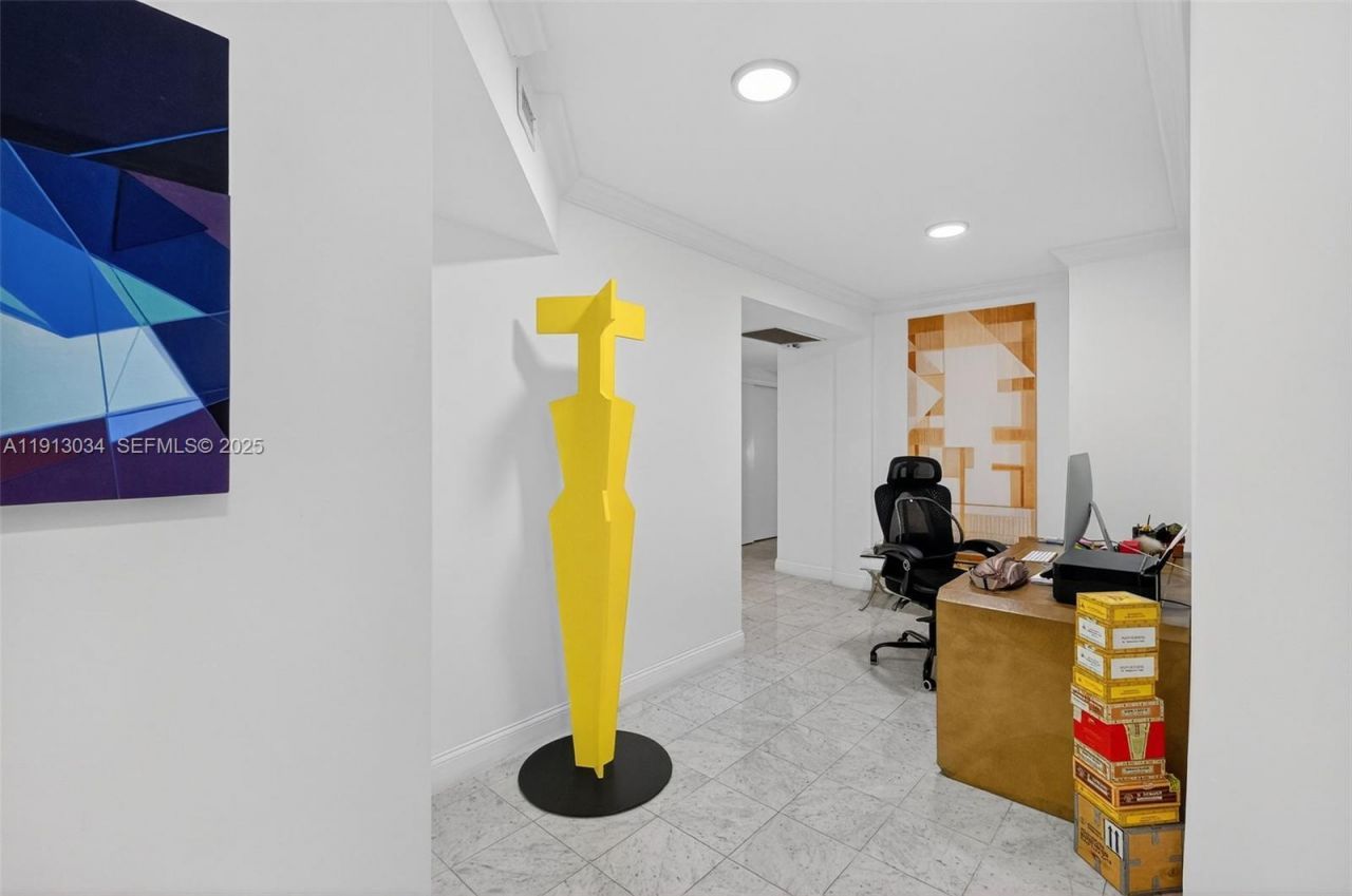 181 Crandon Blvd, Unit 106, Key Biscayne, FL 33149 Main Photo