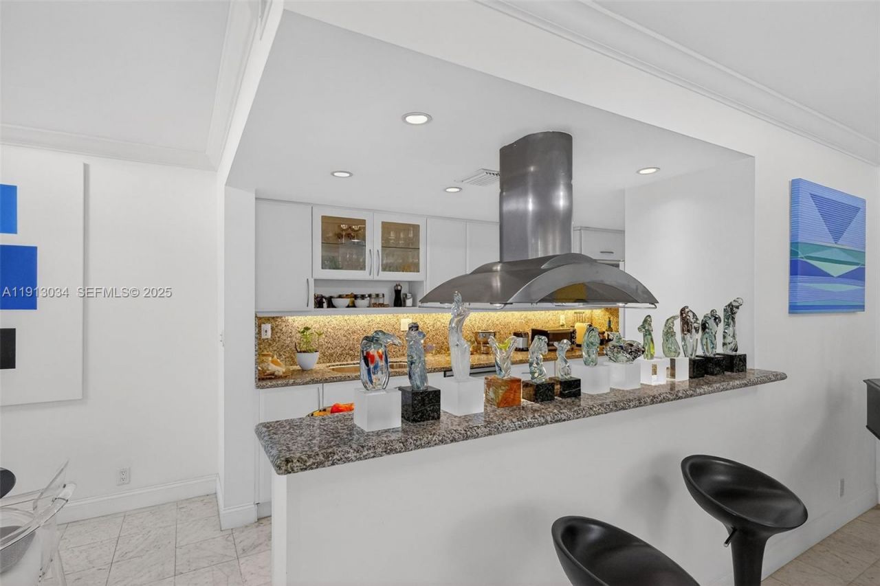 181 Crandon Blvd, Unit 106, Key Biscayne, FL 33149 Photo