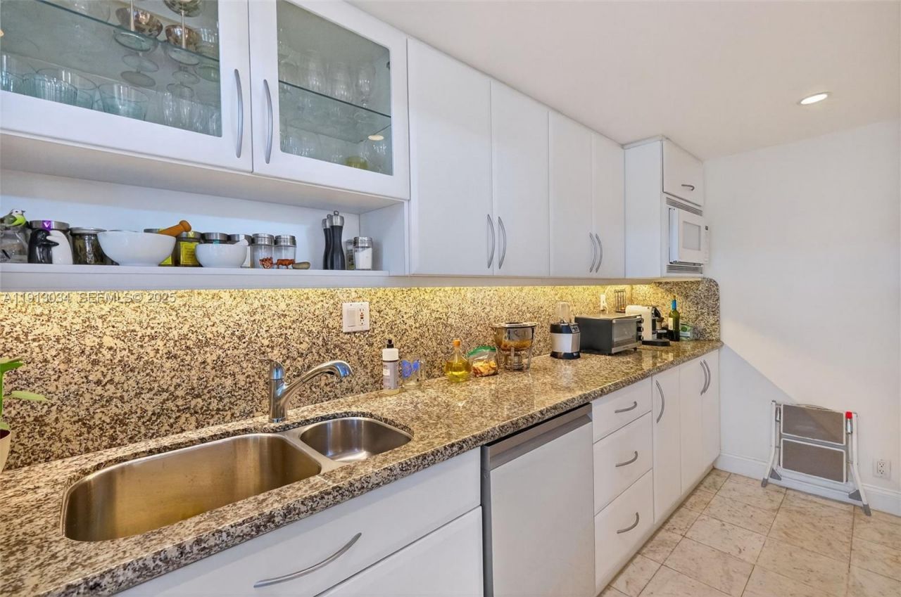 181 Crandon Blvd, Unit 106, Key Biscayne, FL 33149 Photo