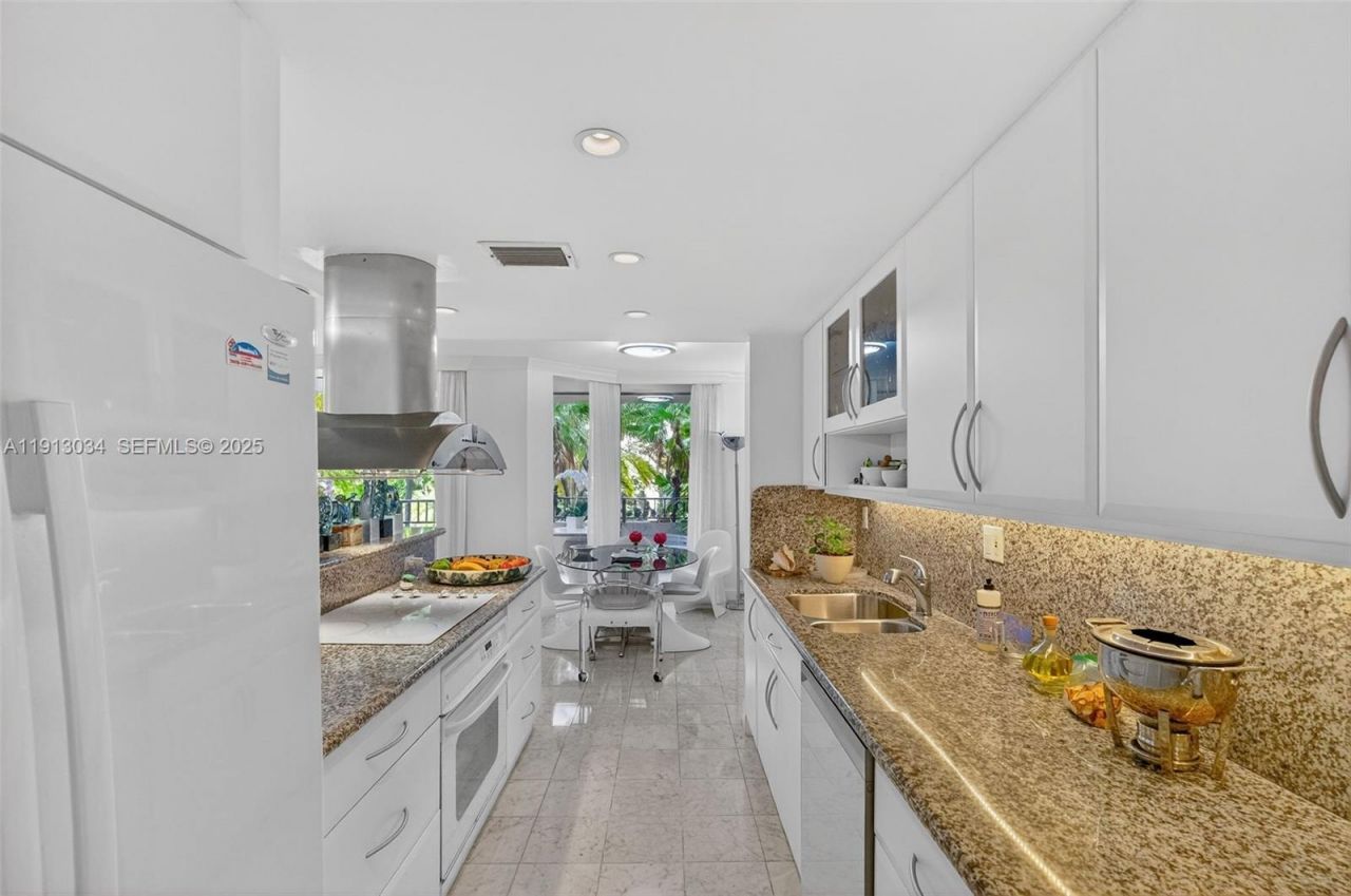 181 Crandon Blvd, Unit 106, Key Biscayne, FL 33149 Photo