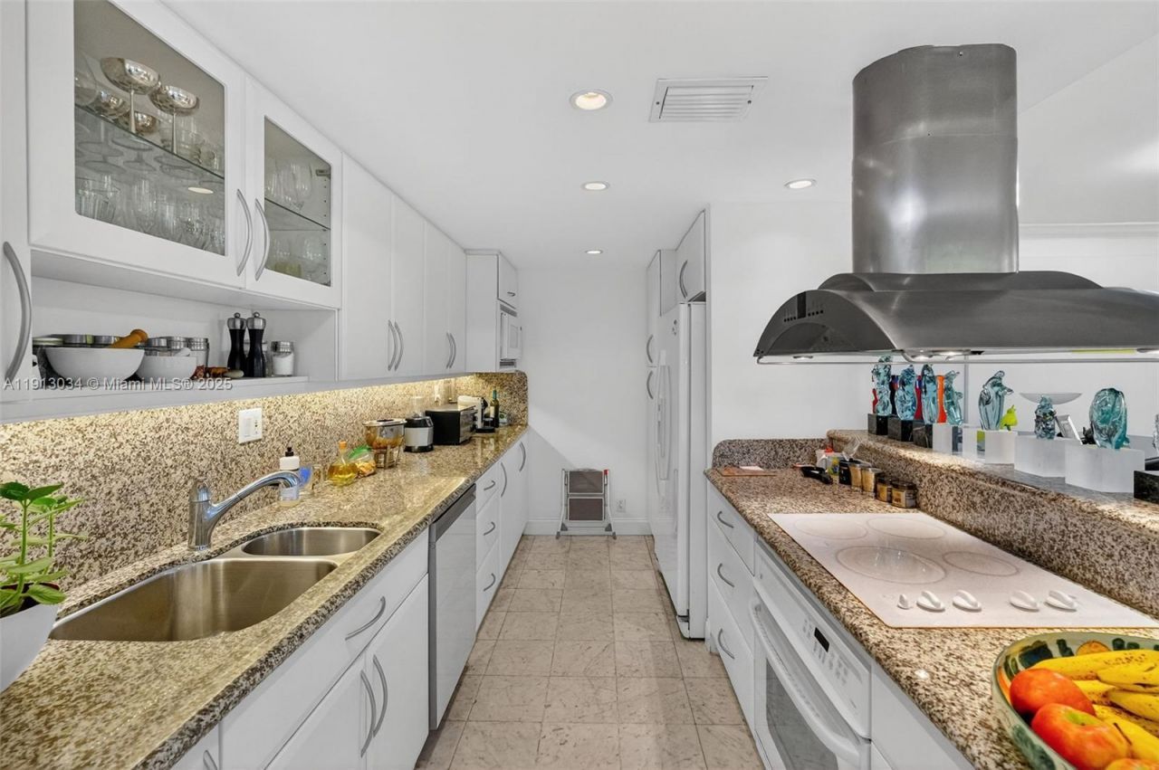 181 Crandon Blvd, Unit 106, Key Biscayne, FL 33149 Photo