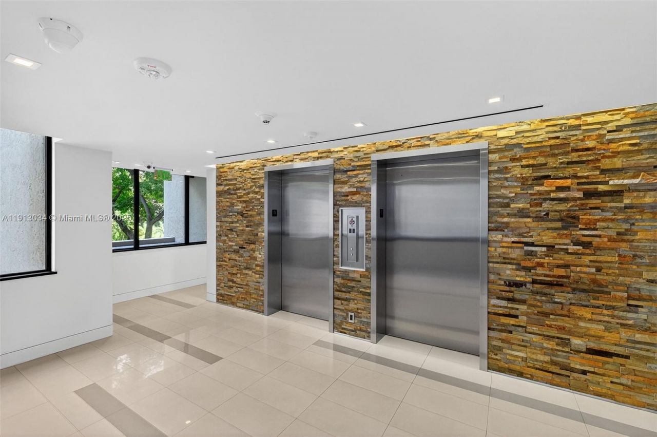 181 Crandon Blvd, Unit 106, Key Biscayne, FL 33149 Photo