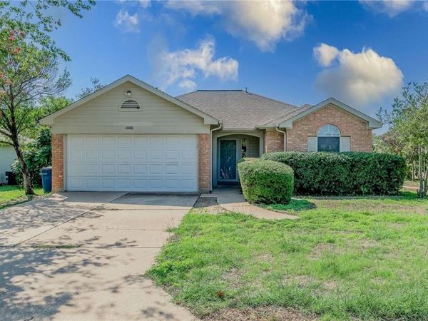 1000 Honeysuckle DR, Leander, TX 78641