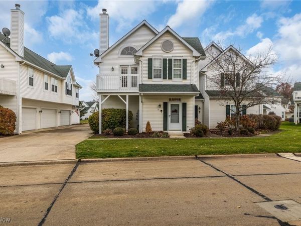 31 Vista Circle, North Olmsted, OH 44070